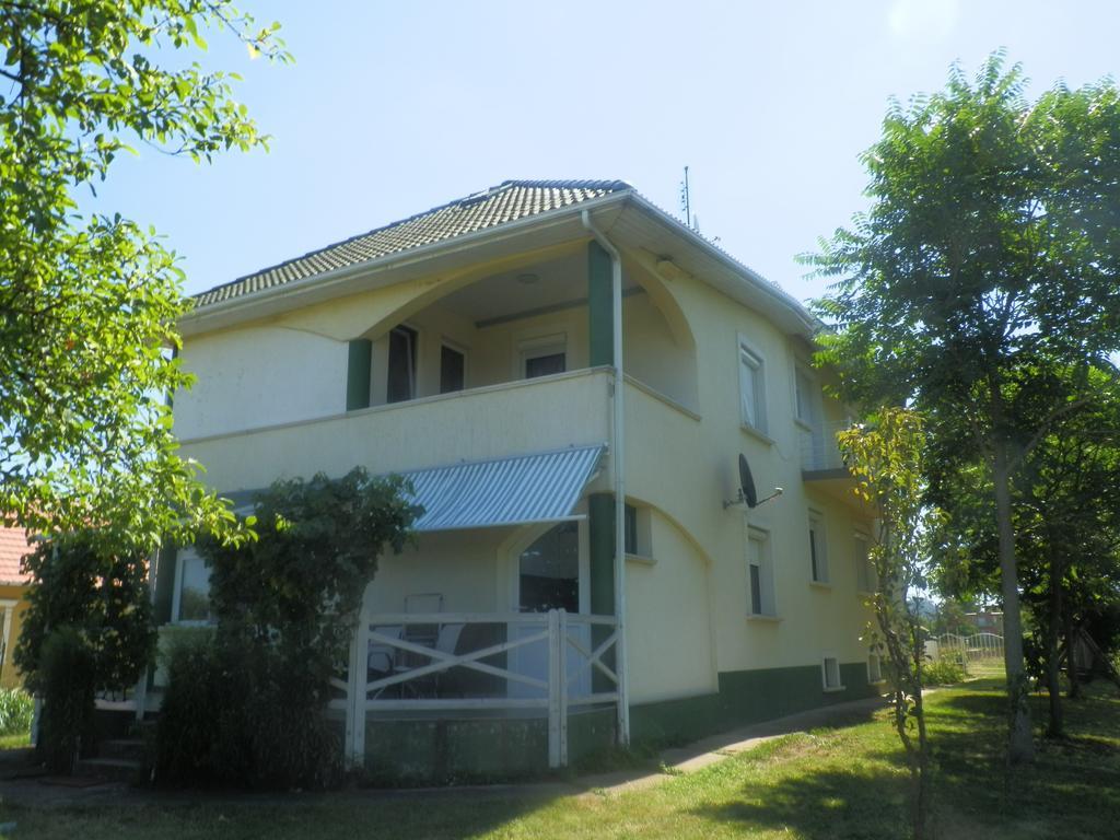 Aquaparti Apartmanok Hajdúszoboszló Εξωτερικό φωτογραφία